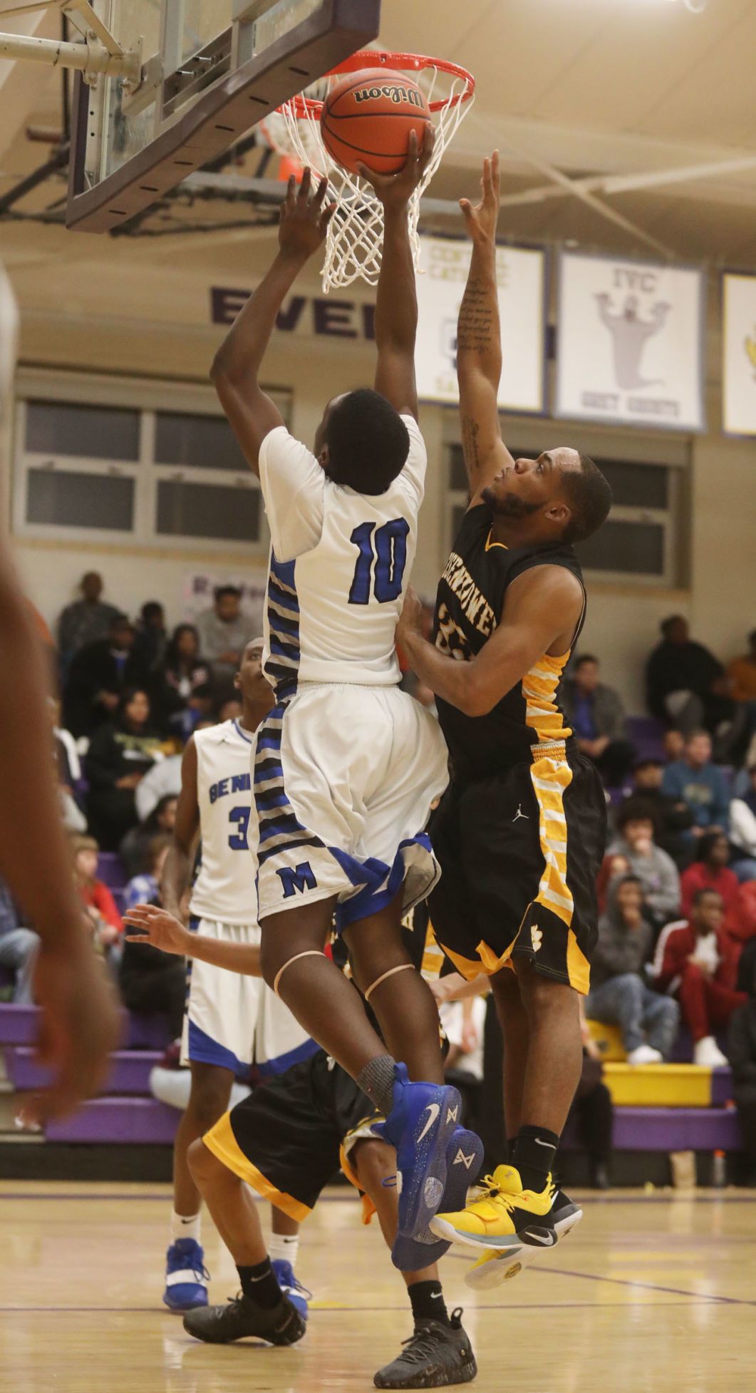 Eisenhower vs MacArthur boys basketball 17 2.25.19.jpg